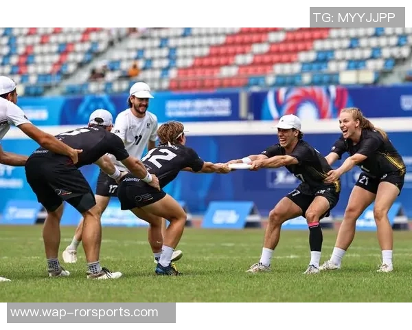 深入分析成都飞盘队整体压制战术与运动专业视角的结合