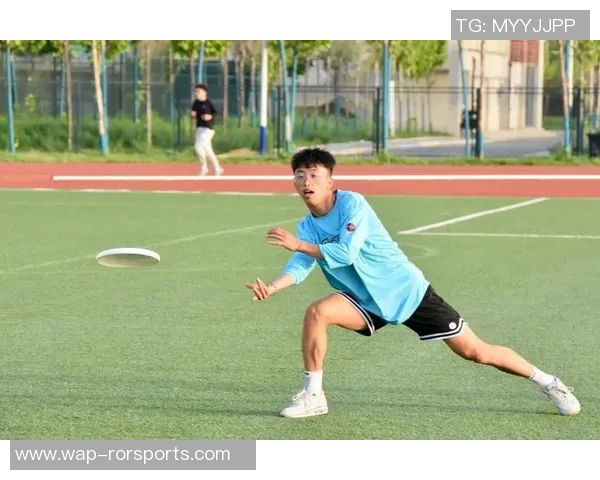 西安飞盘队的崛起与发展探讨运动飞盘在体育中的魅力与力量